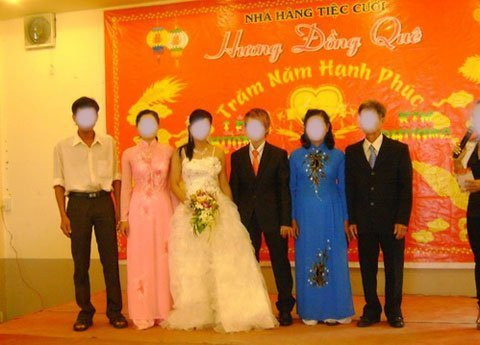 Cả 2 bên gia đình đều có mặt chứng kiến Cả 2 bên gia đình đều có mặt chứng kiến