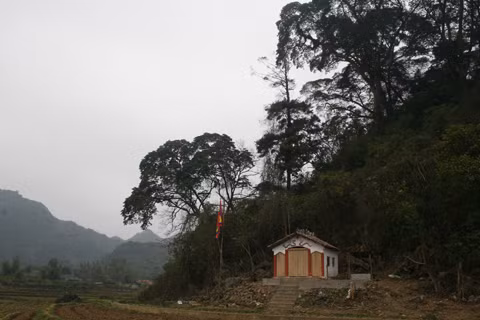 Miếu Xa Vùn nơi thờ 12 tên giặc.