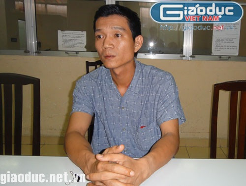 Nguyễn Vũ Thông ra đầu thú tại công an. Nguyễn Vũ Thông ra đầu thú tại công an.