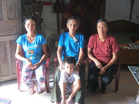 Cu ong 80 tuoi lay hai chi em ruot va... sinh con