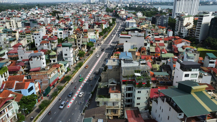 Đoạn từ khách sạn Thắng Lợi đến chợ hoa Quảng An đã hoàn thiện các hạng mục, xe cộ lưu thông dễ dàng GDVN_9.jpg