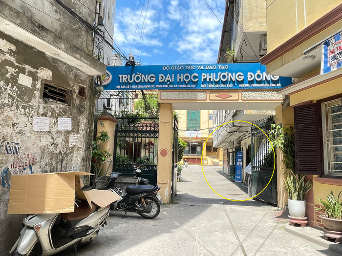 Cơ sở 2 của Trường Đại học Phương Đông tại phố Minh Khai, quận Hai Bà Trưng. Phòng tuyển sinh của Trường THPT Văn Hiến (ô khoanh vàng) nằm ngay lối cổng vào. Ảnh: Trung Dũng GDVN_a6.jpg