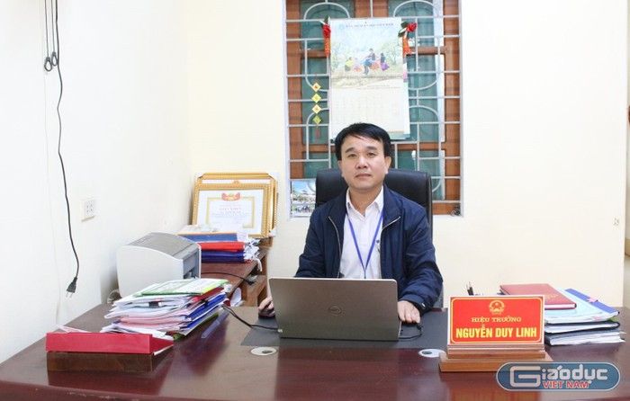 Thầy Nguyễn Duy Linh - Hiệu trưởng Trường Tiểu học Môn Sơn (huyện Con Cuông, tỉnh Nghệ An). Ảnh: Trung Dũng gdvn-thay-ndl-7570.jpg