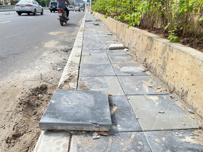 Cận cảnh một viên đá lát vỉa hè. GDVN_8.jpg