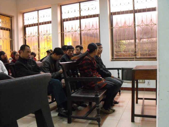 Và cũng ngay từ sáng sớm, nhiều người đã đến dự phiên tòa phúc thẩm này Và cũng ngay từ sáng sớm, nhiều người đã đến dự phiên tòa phúc thẩm này