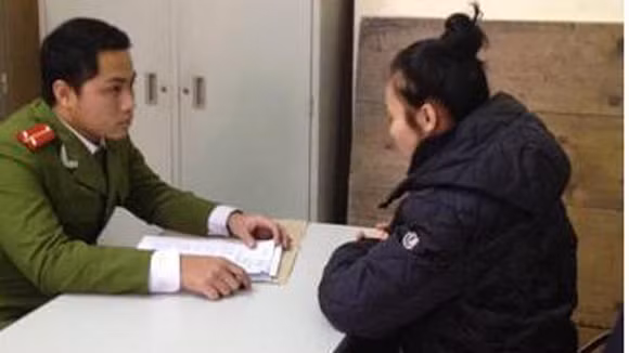 Đối tượng Phạm Thị Ngoan tại cơ quan công an (Ảnh: antd)