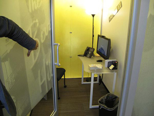 Phòng làm việc nhỏ của một nhân viên.