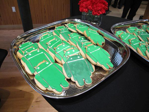 Bánh quy hình Android trong khu bếp miễn phí dành cho nhân viên.