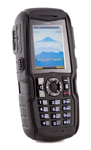 Sonim XP3300 Force (giá tại Mỹ: 500 USD) Sonim XP3300 Force đơn giản là chiếc điện thoại bền và có thời gian gọi lâu nhất thế giới, nó có thể hoạt động với mạng của AT&T, T-Mobile,…Một kỷ lục thú vị mà XP3300 vừa lập là chịu được cú va đập từ độ cao hơn 25 m xuống nền bê tông mà không bị trầy xước cũng như ảnh hưởng tới hoạt động của máy.