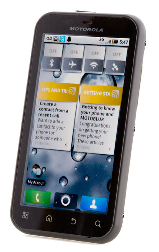 Motorola Defy (giá tại Mỹ: 100 USD) Là mẫu cảm ứng duy nhất trong bộ sưu tập tuy nhiên không vì thế mà Defy thua kém về độ bền, khả năng chống va đập và chống nước. Với những người yêu thích hệ điều hành Android thì Defy là một sự lựa chọn tuyệt vời