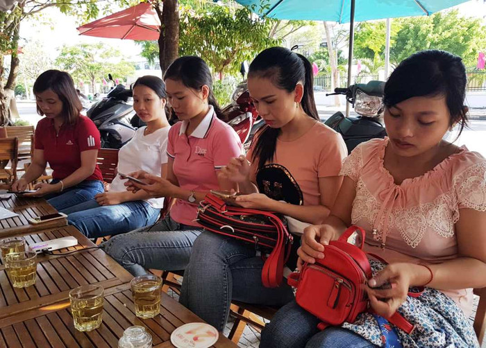 Những giáo viên hợp đồng nhưng không được đóng bảo hiểm xã hội ở Quảng Nam. Ảnh: AN Những giáo viên hợp đồng nhưng không được đóng bảo hiểm xã hội ở Quảng Nam. Ảnh: AN