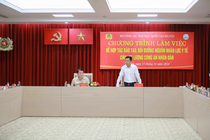 Giám đốc Đại học Quốc gia Hà Nội Lê Quân phát biểu tại buổi làm việc VNU - Truong DH Y Duoc (DHQGHN) hop tac voi Truong DH KTHC (Bo CA) (31).jpg
