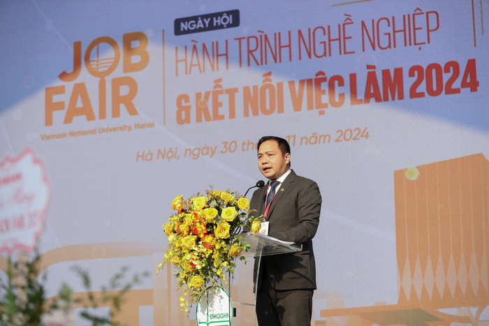 Phó Giám đốc Đại học Quốc gia Hà Nội Đào Thanh Trường phát biểu khai mạc Ngày hội VNU - PGD DHQGHN Dao Thanh Truong phat bieu tai le khai mac (4).jpg
