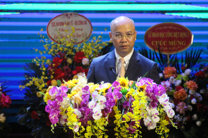 Phó Giáo sư Nguyễn Hữu Huế - Bí thư Đảng ủy, Chủ tịch Hội đồng Trường Đại học Thủy lợi phát biểu giao nhiệm vụ cho tân Phó Hiệu trưởng. Ảnh: Trung Dũng