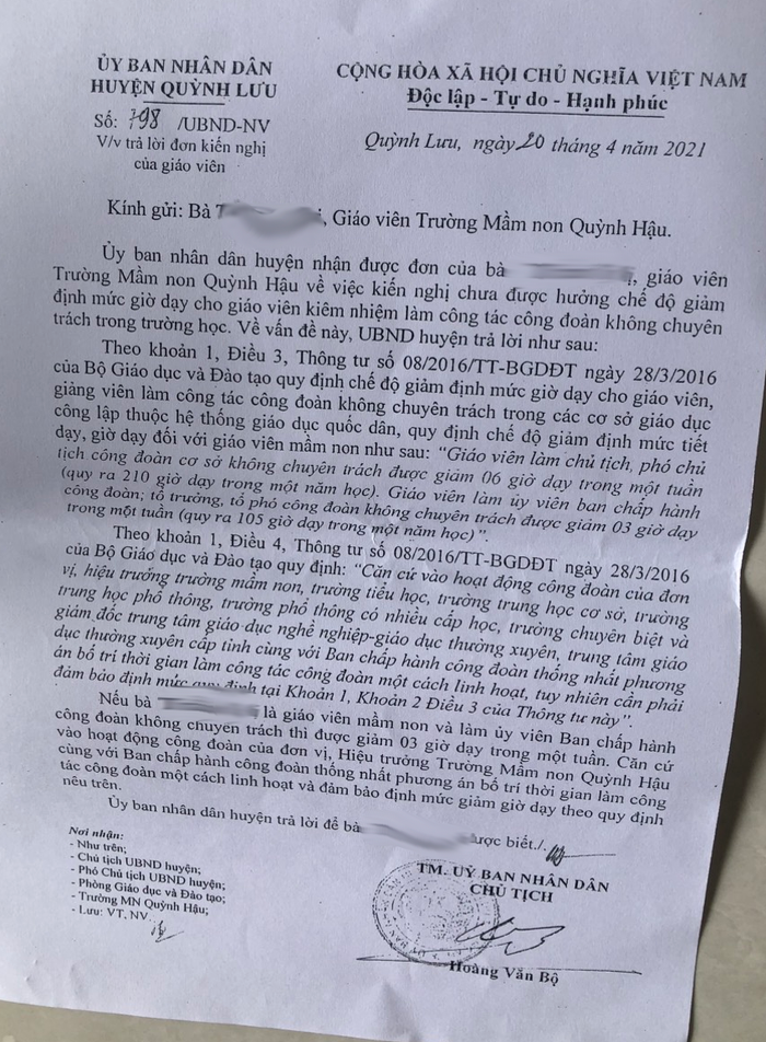 Trước đó, ngày 20/4/2021 Ủy ban nhân dân huyện Quỳnh Lưu đã có công văn phản hồi công dân và nêu rõ việc giáo viên kiêm nhiệm được hưởng chế độ giảm tiết dạy, tuy nhiên các giáo viên vẫn phải đứng lớp dạy 100% số tiết. Ảnh: Giáo viên cung cấp Trước đó, ngày 20/4/2021 Ủy ban nhân dân huyện Quỳnh Lưu đã có công văn phản hồi công dân và nêu rõ việc giáo viên kiêm nhiệm được hưởng chế độ giảm tiết dạy, tuy nhiên các giáo viên vẫn phải đứng lớp dạy 100% số tiết. Ảnh: Giáo viên cung cấp