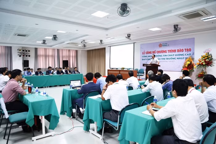Sinh viên ngành công nghệ thông tin của Đại học Đông Á sẽ được dạy và thực hành theo tiêu chuẩn Nhật. Ảnh: PC