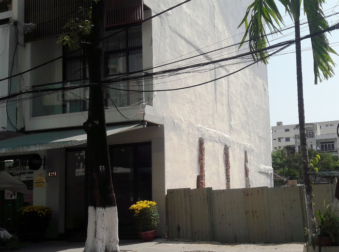 Việc xác định giá không đúng quy định, không có cơ sở đã làm giảm số tiền sử dụng đất nộp ngân sách nhà nước trên 2,8 tỉ đồng khi bán cơ sở số 121 đường Phan Châu Trinh (quận Hải Châu).