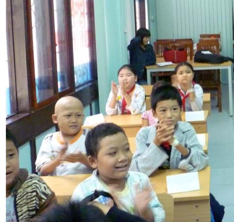 Niềm vui ngập tràn trên từng khuôn mặt. (Ảnh Thu Hòe) Niềm vui ngập tràn trên từng khuôn mặt. (Ảnh Thu Hòe)