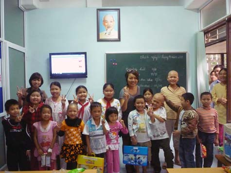 Những buổi học vui vẻ như thế này thực sự cần thiết cho các em. (Ảnh Thu Hòe) Những buổi học vui vẻ như thế này thực sự cần thiết cho các em. (Ảnh Thu Hòe)