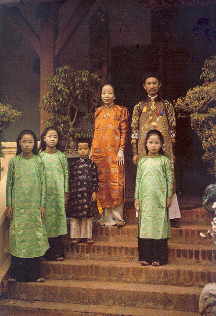Chú thích của tác giả: Quan Thống sứ Bắc kỳ và gia đình, 1915 Chú thích của tác giả: Quan Thống sứ Bắc kỳ và gia đình, 1915
