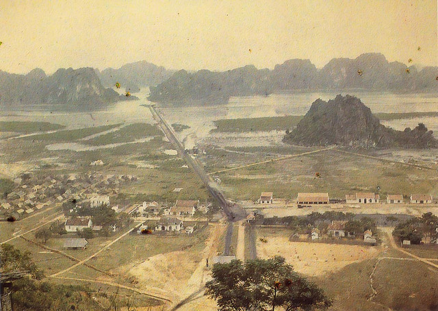 Chú thích của tác giả: Hòn Gai (nơi có mỏ than), 1915 Chú thích của tác giả: Hòn Gai (nơi có mỏ than), 1915