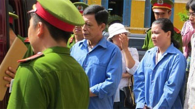 Hai bị cáo sau phiên tòa phúc thẩm