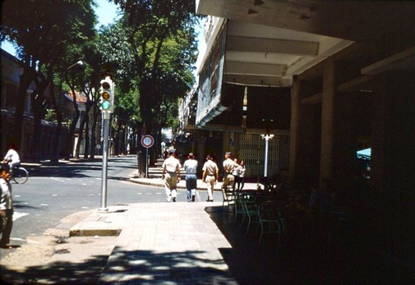 Chú thích của tác giả: Đường Tự do Chú thích của tác giả: Đường Tự do