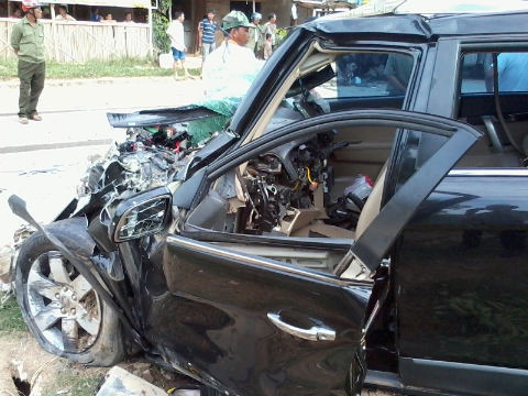 Tài xế chết thảm trong cabin xe Xe hop bi container thoi bay 20 met mot nguoi chet tham