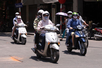 Hà Nội bắt đầu đợt nắng nóng mới. (Ảnh: V. Hưng) Hà Nội bắt đầu đợt nắng nóng mới. (Ảnh: V. Hưng)