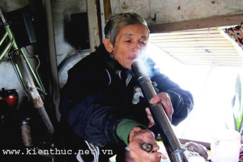 Ông lão ngoài 70 bỗng dưng “nhặt” được vợ tuổi 20 ảnh 5 Đại ca