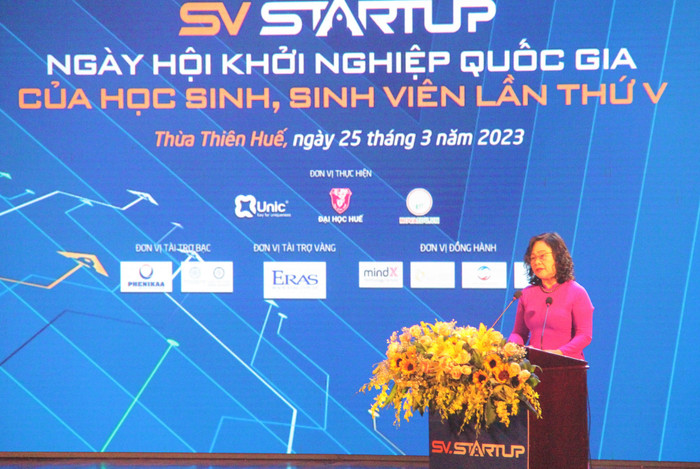 Thứ trưởng Bộ Giáo dục và Đào tạo Ngô Thị Minh khẳng định những cam kết của Bộ trong việc thúc đẩy tinh thần khởi nghiệp, đổi mới sáng tạo trong các cơ sở giáo dục. Ảnh: AN