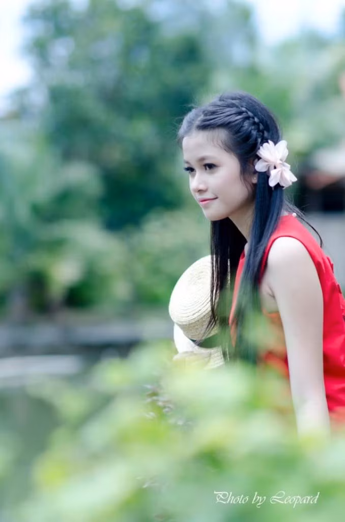 Nguyễn Võ Thiên Hương sinh năm 1996, hiện đang học lớp 10 Trường THPT Lý Thường Kiệt - TP.Hồ Chí Minh