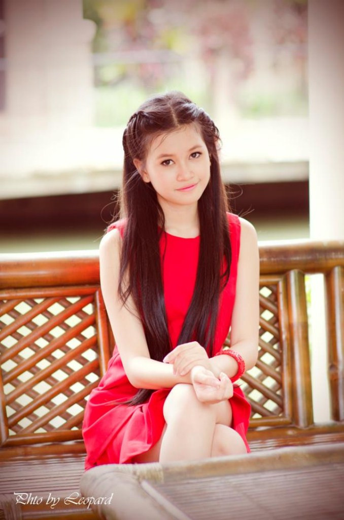 "Mùa hè ngọt ngào" - Để thực hiện bộ ảnh này Hương và đoàn nhiếp ảnh đã khá vất vả nhưng kết quả làm Hương rất ưng ý, Hương yêu mến màu đỏ, yêu mến những khoảnh khắc lao động nghệ thuật "Mùa hè ngọt ngào" - Để thực hiện bộ ảnh này Hương và đoàn nhiếp ảnh đã khá vất vả nhưng kết quả làm Hương rất ưng ý, Hương yêu mến màu đỏ, yêu mến những khoảnh khắc lao động nghệ thuật