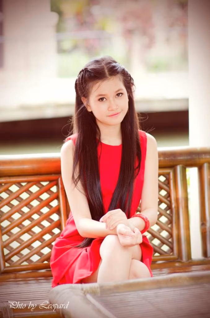 "Mùa hè ngọt ngào" - Để thực hiện bộ ảnh này Hương và đoàn nhiếp ảnh đã khá vất vả nhưng kết quả làm Hương rất ưng ý, Hương yêu mến màu đỏ, yêu mến những khoảnh khắc lao động nghệ thuật