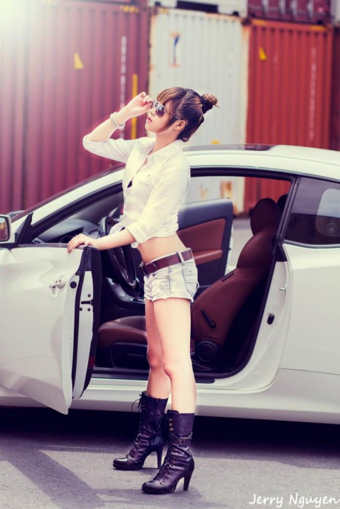 Cô nàng Lưu Nga cực ngầu và sang trọng trong trang phục cá tính, mắt kính đen và đôi giày ấn tượng Cô nàng Lưu Nga cực ngầu và sang trọng trong trang phục cá tính, mắt kính đen và đôi giày ấn tượng