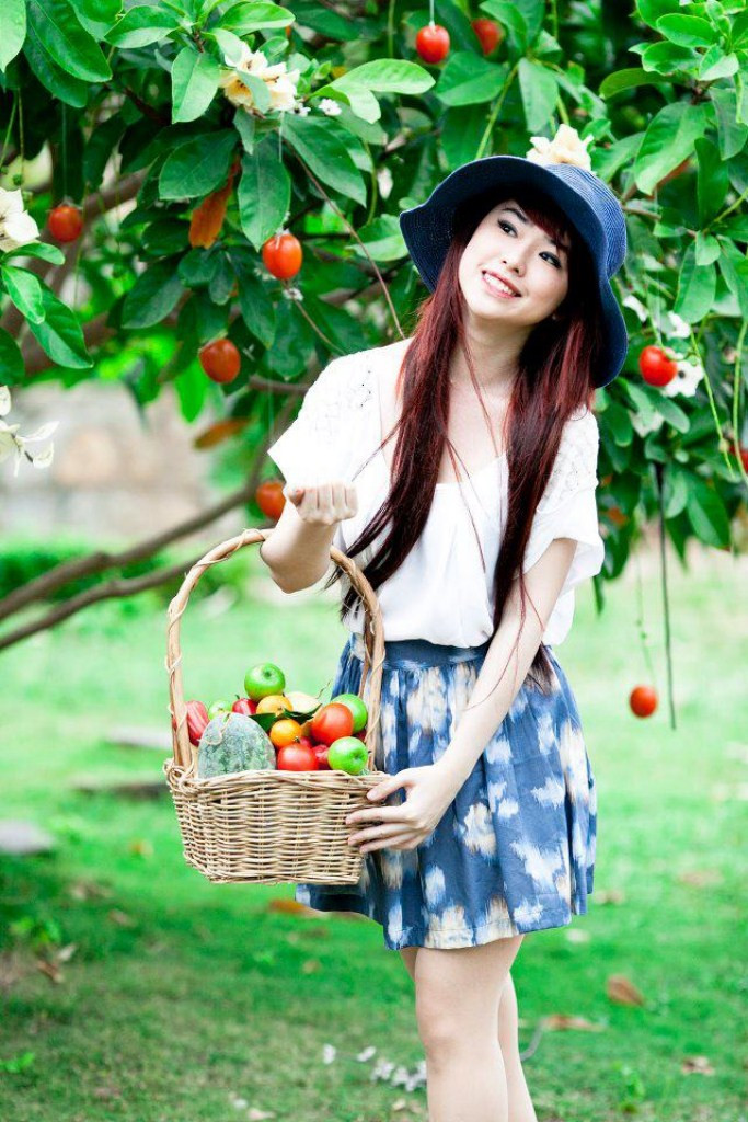 Xinh tươi trong những chiếc váy nhẹ nhàng, không cầu kỳ, màu mè càng tôn lên nét trẻ trung, nữ tính của cô nàng. Xem thêm: Cơn sốt "thiên sứ 9X ": Ánh mắt trong veo như nước hồ thu Xinh tươi trong những chiếc váy nhẹ nhàng, không cầu kỳ, màu mè càng tôn lên nét trẻ trung, nữ tính của cô nàng. Xem thêm: Cơn sốt "thiên sứ 9X ": Ánh mắt trong veo như nước hồ thu