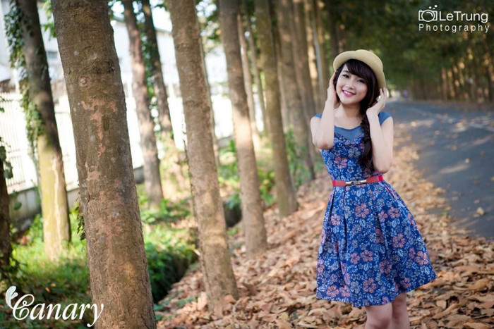 Dịu dàng váy hóa dạo chơi... Xem thêm: Cơn sốt "thiên sứ 9X ": Ánh mắt trong veo như nước hồ thu Dịu dàng váy hóa dạo chơi... Xem thêm: Cơn sốt "thiên sứ 9X ": Ánh mắt trong veo như nước hồ thu