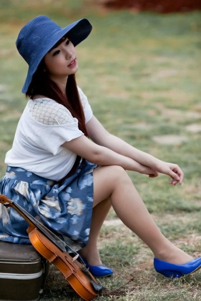 Chiếc nón vành rộng hợp thời trang cùng một phong cách trẻ trung, cuốn hút. Xem thêm: Cơn sốt "thiên sứ 9X ": Ánh mắt trong veo như nước hồ thu Chiếc nón vành rộng hợp thời trang cùng một phong cách trẻ trung, cuốn hút. Xem thêm: Cơn sốt "thiên sứ 9X ": Ánh mắt trong veo như nước hồ thu