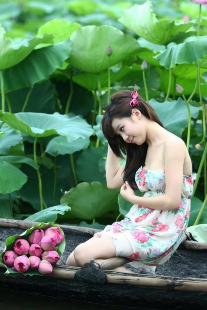 Câu nói mà Phương tâm đắc là "Dù người ta có nói với bạn điều gì đi nữa, hãy tin rằng cuộc sống là điều kỳ diệu và đẹp đẽ" của Pautốpxki. Theo Phương, cuộc sống là những cuộc tìm kiếm , chúng ta không ngừng tìm kiếm những khả năng của bản thân thì cơ hội cũng sẽ không ngừng nghỉ tìm đến chúng ta, đừng nản lòng trước gian nan. Câu nói mà Phương tâm đắc là "Dù người ta có nói với bạn điều gì đi nữa, hãy tin rằng cuộc sống là điều kỳ diệu và đẹp đẽ" của Pautốpxki. Theo Phương, cuộc sống là những cuộc tìm kiếm , chúng ta không ngừng tìm kiếm những khả năng của bản thân thì cơ hội cũng sẽ không ngừng nghỉ tìm đến chúng ta, đừng nản lòng trước gian nan.