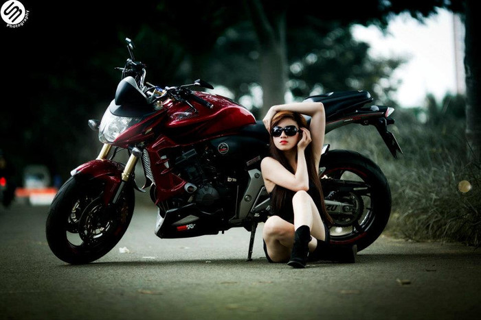 Khuôn mặt cá tính cùng cách tạo dáng khá chuyên nghiệp, người đẹp Sài Thành này đã gây được ấn tượng mạnh với nhiều nhiếp ảnh gia. Khuôn mặt cá tính cùng cách tạo dáng khá chuyên nghiệp, người đẹp Sài Thành này đã gây được ấn tượng mạnh với nhiều nhiếp ảnh gia.