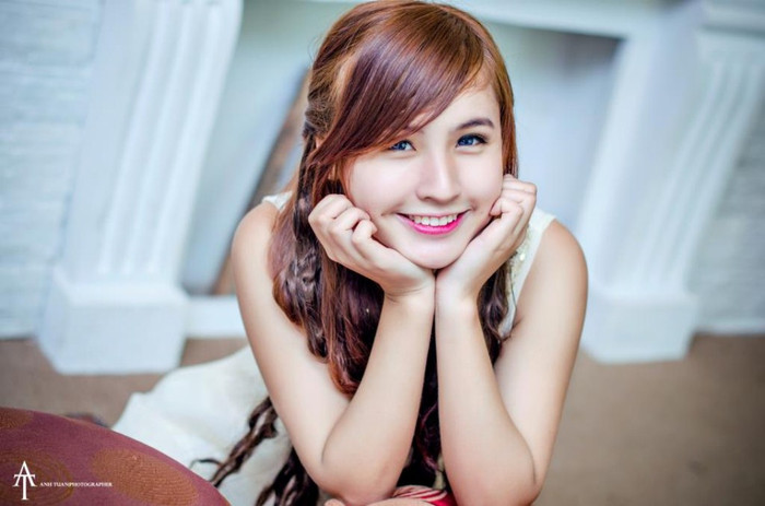 Mái tóc vàng óng, dài mượt mà tôn lên nước da trắng mịn. Xem thêm: Cơn sốt 'thiên sứ 9X': Đẹp hơn cả mỹ nhân dao kéo