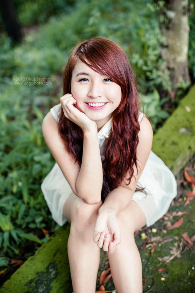 Đôi mắt long lanh và nụ cười đáng yêu, Cẩm Vân khiến các chàng trai không thể làm ngơ. Xem thêm: Cơn sốt 'thiên sứ 9X': Đẹp hơn cả mỹ nhân dao kéo