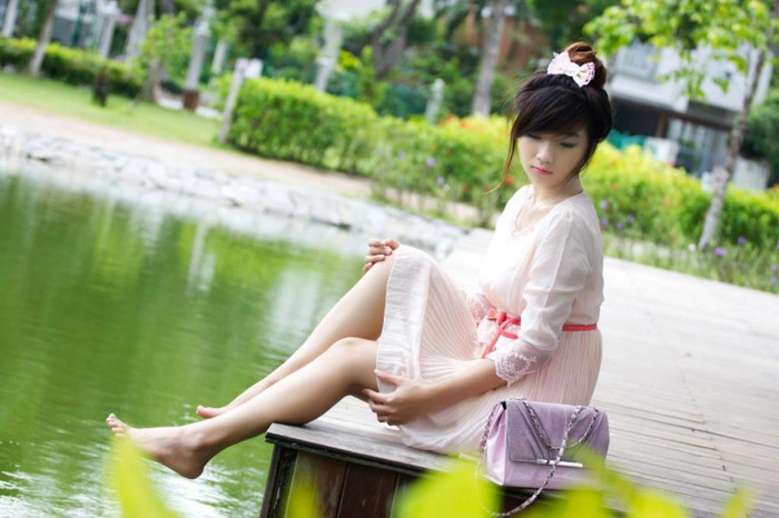 Với Linh, gia đình đặc biệt quan trọng, vì đi học xa nhà nên ba mẹ động viên rất nhiều, chăm lo đầy đủ để Linh có điều kiện tốt học tập tốt, Thùy Linh luôn là chị cả gương mẫu để các em noi theo