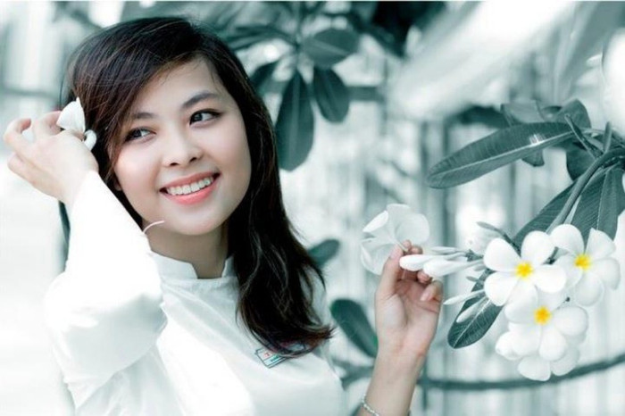 Gia đình, nhất là mẹ đã ủng hộ Kim Phụng theo đuổi đam mê nghệ thuật của mình, không chỉ gia đình là chỗ dựa vững chắc nhất mà còn là bến đỗ bình yên nhất đối với Phụng