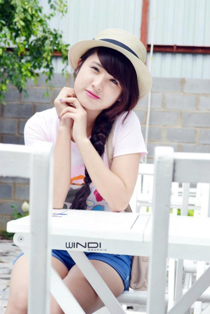 Hiện Cẩm Vân đang là một gương mặt triển vọng được mời tham gia chụp mẫu cho các shop thời trang nổi tiếng, ước mơ của Vân là mong muốn trở thành một người mẫu ảnh chuyên nghiệp bởi nó là niềm đam mê, thích thú của Vân Hiện Cẩm Vân đang là một gương mặt triển vọng được mời tham gia chụp mẫu cho các shop thời trang nổi tiếng, ước mơ của Vân là mong muốn trở thành một người mẫu ảnh chuyên nghiệp bởi nó là niềm đam mê, thích thú của Vân
