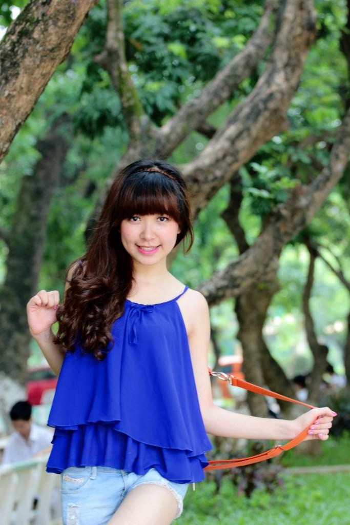 Không những xinh xắn mà Kim Oanh còn luôn cố gắng chăm chỉ học tập và năm vừa qua thành tích học tập của Oanh khá tốt và kỳ nào cũng nhận được học bổng của trường Không những xinh xắn mà Kim Oanh còn luôn cố gắng chăm chỉ học tập và năm vừa qua thành tích học tập của Oanh khá tốt và kỳ nào cũng nhận được học bổng của trường