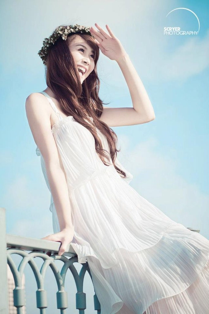 Nụ cười ây, ánh mắt ấy như hút hồn ai... Xem thêm: Cơn sốt 'thiên sứ 9X': Cô bé răng khểnh làm say đắm lòng ai... Nụ cười ây, ánh mắt ấy như hút hồn ai... Xem thêm: Cơn sốt 'thiên sứ 9X': Cô bé răng khểnh làm say đắm lòng ai...