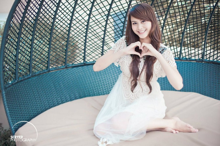 Xem thêm: Cơn sốt 'thiên sứ 9X': Cô bé răng khểnh làm say đắm lòng ai... Xem thêm: Cơn sốt 'thiên sứ 9X': Cô bé răng khểnh làm say đắm lòng ai...