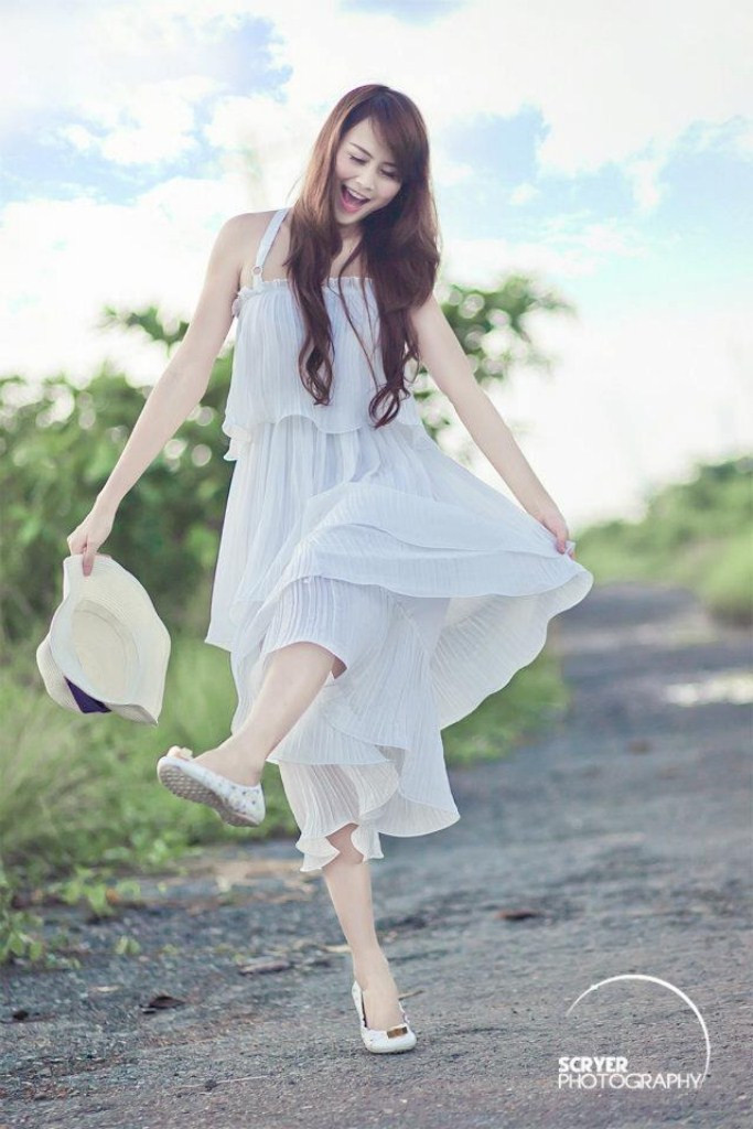 Nàng cười tươi, nụ cười trong sáng, thánh thiện. Xem thêm: Cơn sốt 'thiên sứ 9X': Cô bé răng khểnh làm say đắm lòng ai... Nàng cười tươi, nụ cười trong sáng, thánh thiện. Xem thêm: Cơn sốt 'thiên sứ 9X': Cô bé răng khểnh làm say đắm lòng ai...