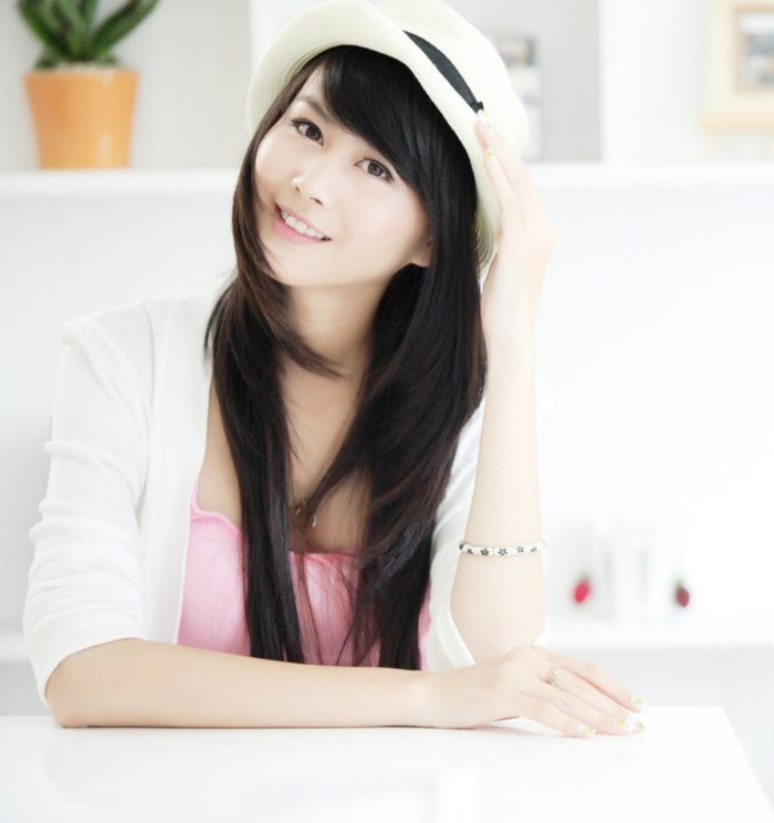 Xem thêm: Cơn sốt 'thiên sứ 9X': Cô bé răng khểnh làm say đắm lòng ai... Xem thêm: Cơn sốt 'thiên sứ 9X': Cô bé răng khểnh làm say đắm lòng ai...